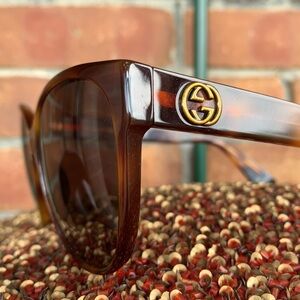 GUCCI GLASSES ..Brown &Gold tint in Tiger 🐅 gold Look.. Authentic!!